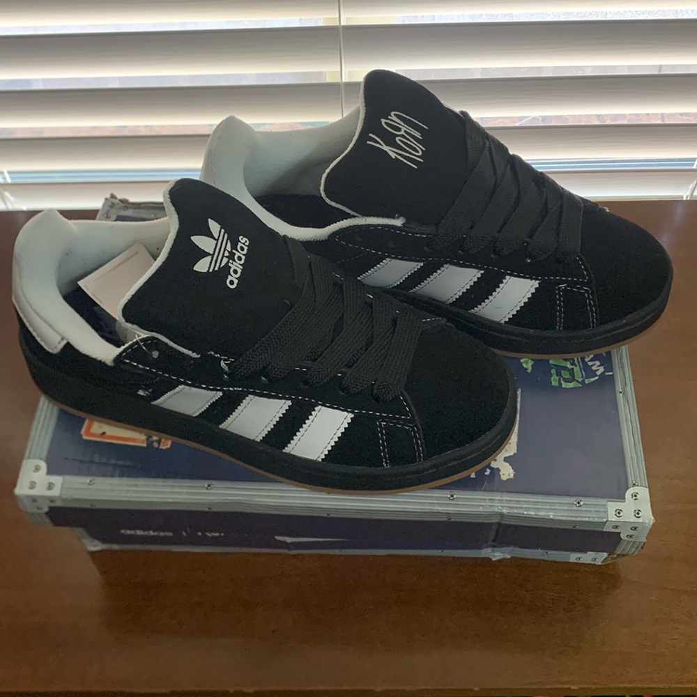 Woman’s 6 1/2 Korn adidas campus
